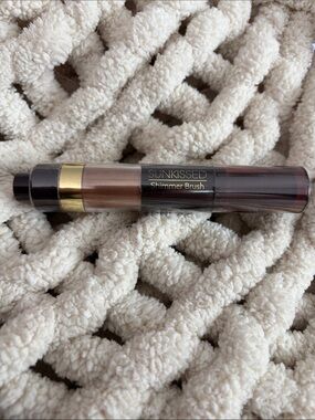 Source Unknown Sunkissed Shimmer Brush in Brown and Gold